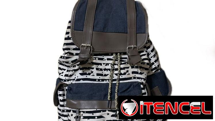 Mochila de rayas con detalles de estrella