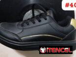 Tenis de mujer y sandalias