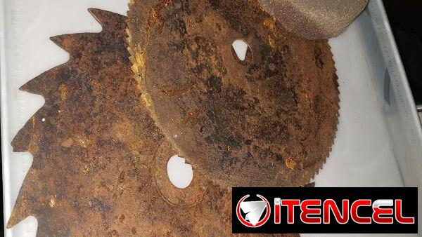 Chumacera p sierra,discos de corte y piedra de esmeril + llave para su apriete.