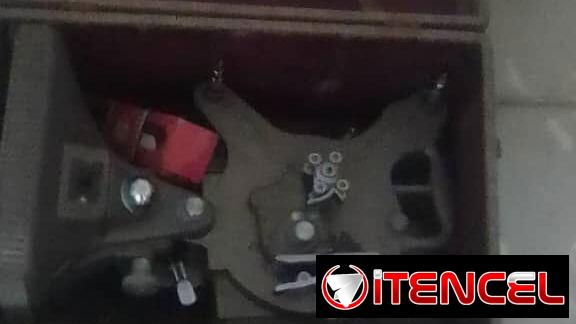 Un backup y un escaner. Proyector de cinta en 8 mil
