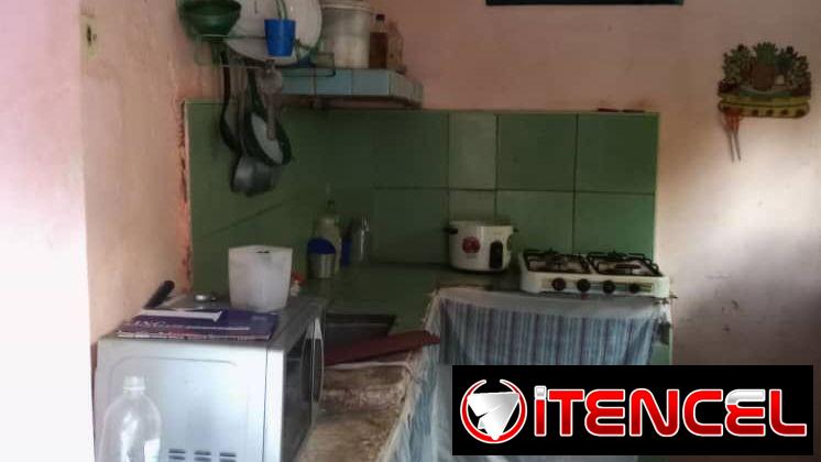 *95🏡Se vende Casa de puerta de calle y placa libre en Regla]*  💧*El agua entra un día si y otro no*  ℹ️*Consta de dos