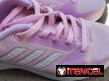 Tenis Adidas número 32 de niña.