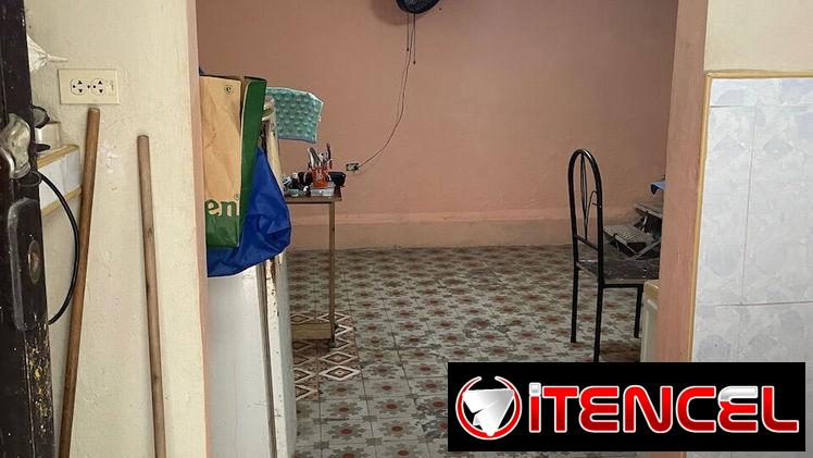 SE PERMUTA  2* 1APTO EN  LA HABANA VIEJA DENTRO LUZ AGUA Y GAS SIN PROBLEMA Y OTRO EN UN SOLAR POR UNO DE 2 HABITACIONES