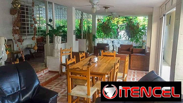 Cod.Z🌟 Lujosa Casa de Renta con Piscina en Miramar 🏊 ¡5 Habitaciones en la Exclusiva Zona de Embajadas!
