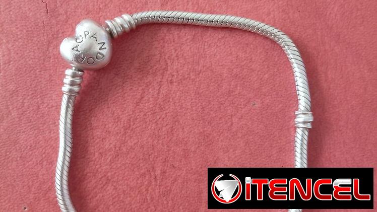 Pandora de plata