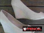 Zapatos de Vestir Color Beige marca FootCat. No: 36. De uso