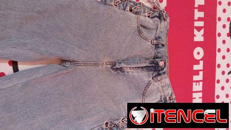Pitusa azul con candena marca SHEEN talla 28. Patas ancha y pulovers corto  S. Shor de mezclilla talla XXS. Estraples.