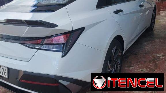 Vendo o Negocio Hyundai Elantra, básico máximo 2025 cero millas con 1500 km