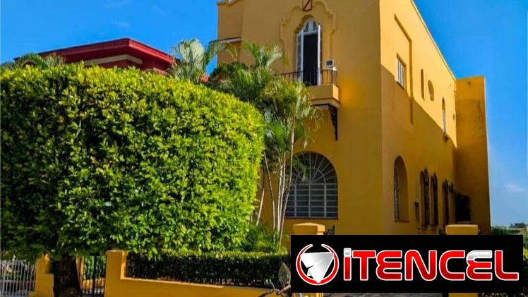 Cod. Z – Villa de Lujo en Vedado con Piscina y 4 Suites