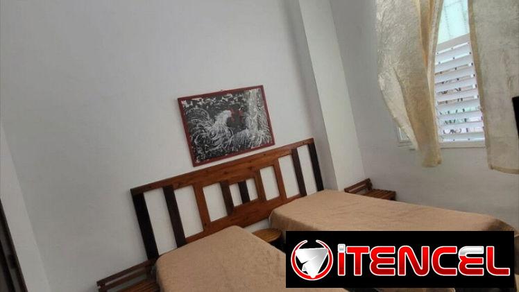 APARTAMENTO CENTRICO,totalnente enrejado y RENOVADO,TODO NUEVO y BUENO DENTRO, garaje colectivo,en EUROS me ajusto