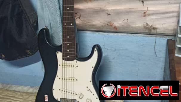 Guitarra eléctrica Strato Sonora