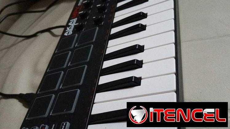 🎹 AKAI MPK Mini Professional 🎶