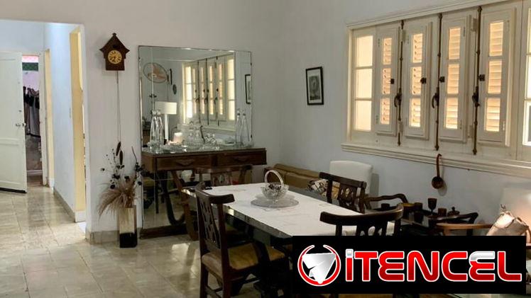 Casa de dos Niveles totalmente independiente a pocos metros de 13 y 86