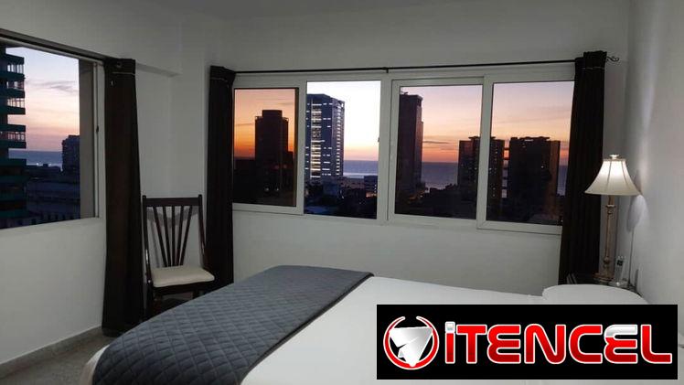 SE RENTA APTO DE DOS HABITACIONES EN EL VEDADO POR LINEA Y F.58858577