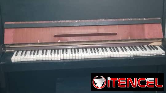 Piano Clásico Ruso, vertical o de pared