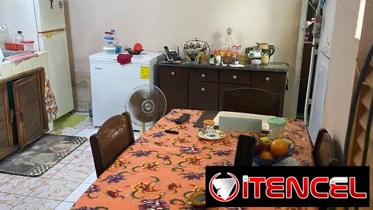 En oferta!!!! Casa independiente de 3 cuartos y garaje cerrado con patio y jardín en excelente zona de Playa!!!!