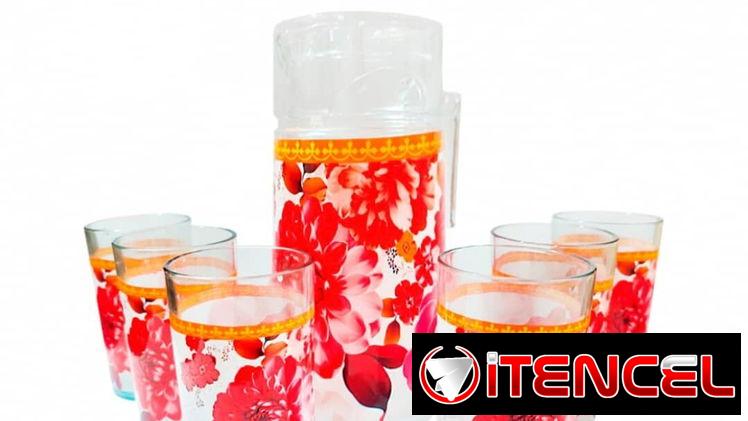 Jarra con vasos