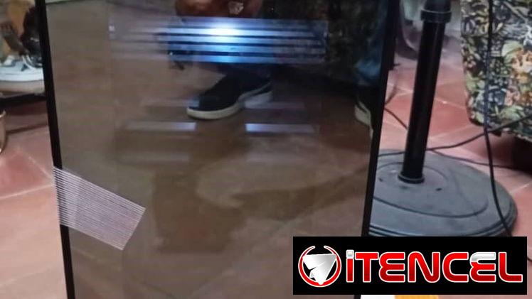 Mini nevera vinoteca de 23 Litros de 220 volt y bandejas interiores de madera con cristal efecto espejo