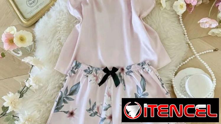 Pijama de satin rosa con shorts de flores