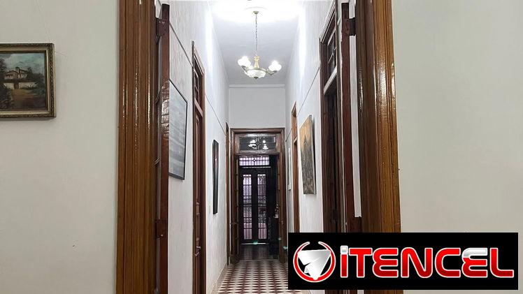 Casa Independiente en el Vedado de 5/4.