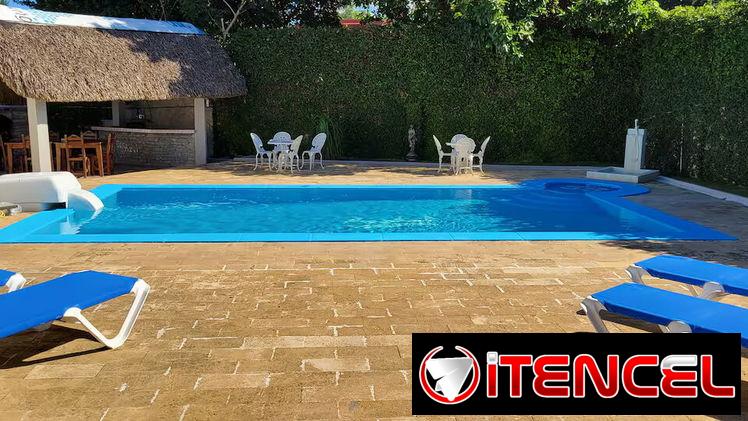 Alquiler de casa en Playa de dos habitaciones con piscina. Disponible para renta lineal