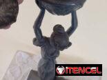 Vendo Figura romance del siglo XIX, de terracota, P-18cm; L-43cm; A-23 en 20 usd