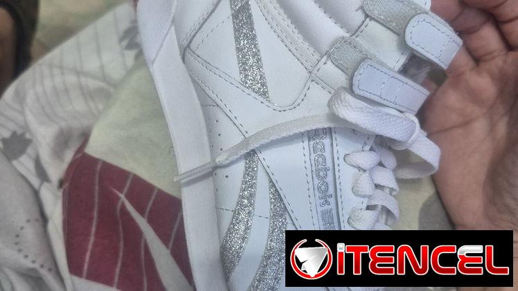 Tenis Reebok blancos nuevos # 37.5-38 edicion limitada