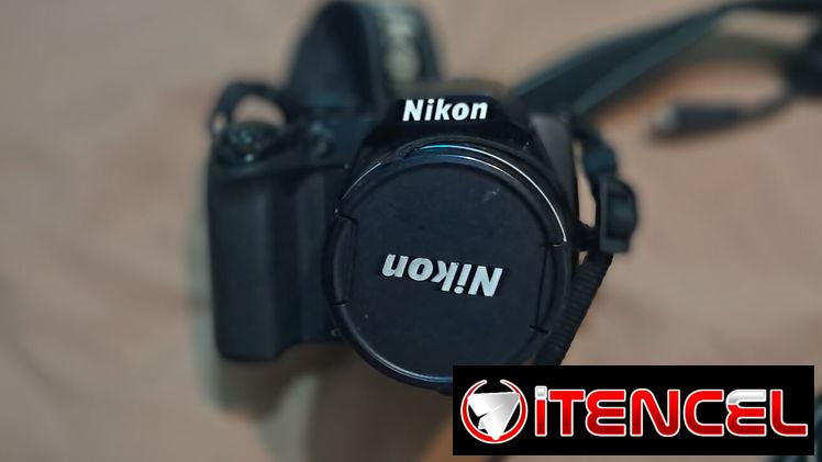Ganga camara Nikon de uso casi nueva con tripode y con todos los accesorios