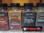 Pimienta negra y chile rojo triturado