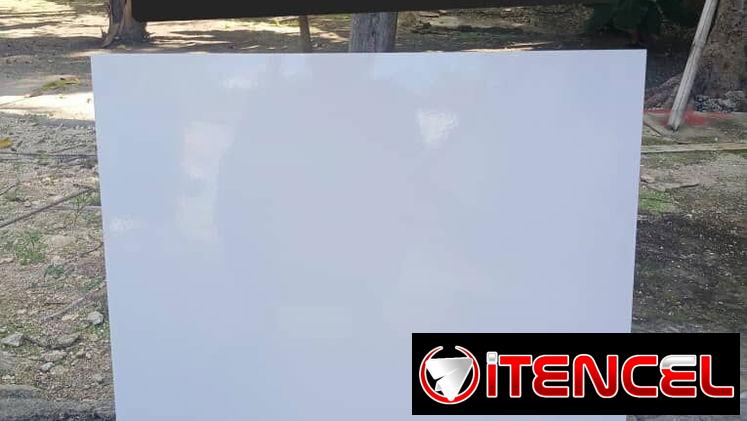 Gran variedad en materiales de enchape y accesorios