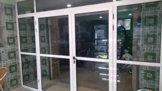 Puertas y ventanas de aluminio y cristal