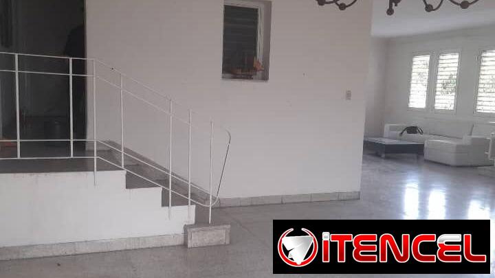 PROPIEDAD HORIZONTAL DE 6 DORMITORIOS Y GARAJE EN MIRAMAR – 300 MIL USD