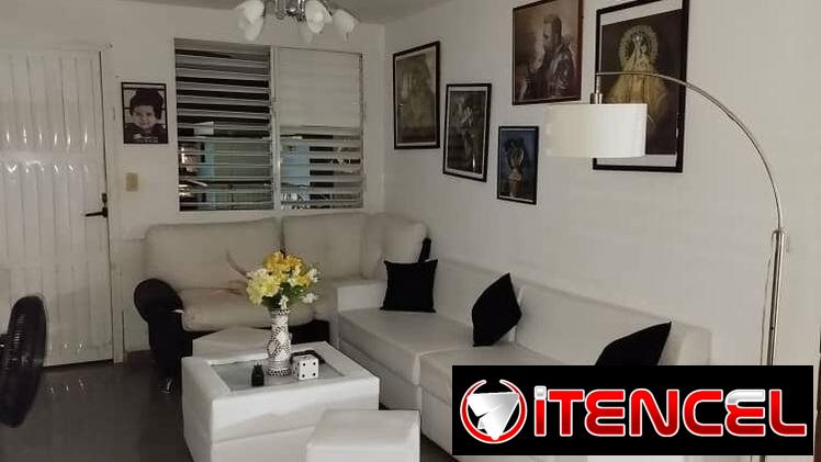 Apartamento en La Coronela, La Lisa, Reparto Granma ubicado en un 5to piso consta de 3 dormitorios está impecable