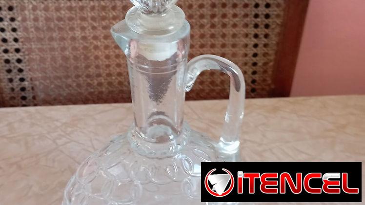 Vendo 1 licorera americana trabajada antigua