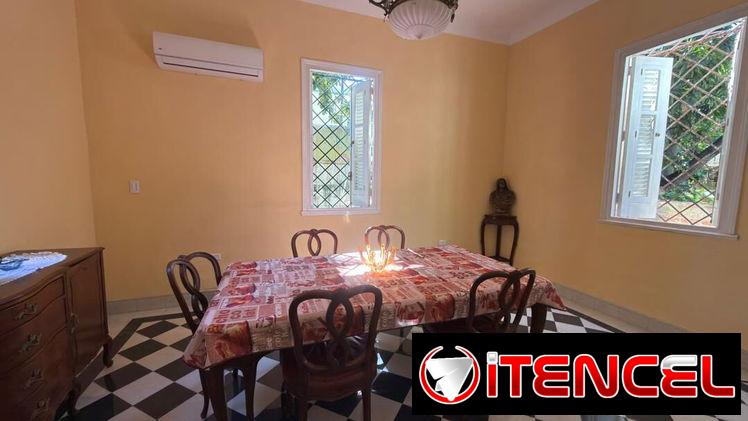 Renta de Casa con garaje en Miramar, Playa