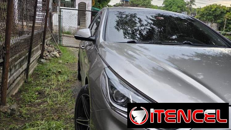 Vendo o negocio yhunday del 2017 hecho 20 carro impecable