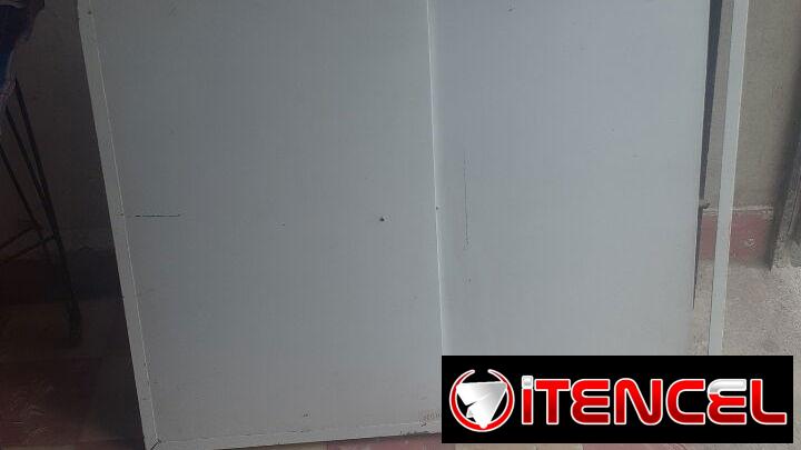 Vendo puerta de metal para bajo de meseta