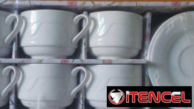 Tazas grandes con platillos