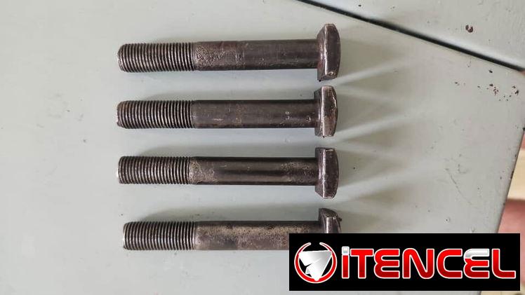 Tornillos originales del puente del lada
