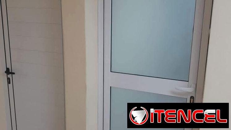 **¡TRANSFORMA TU HOGAR CON NUESTRO SERVICIO DE MARQUETERÍA DE ALUMINIO Y CRISTALES!** 🛠️ **Ofrecemos:** – Todo