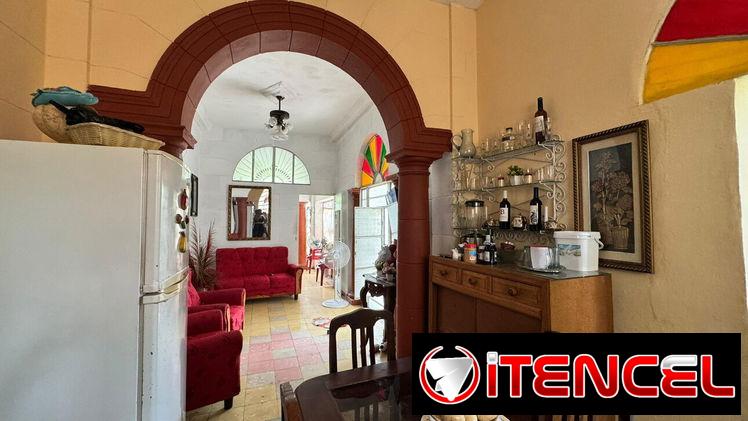 Casa independiente en Diez de Octubre con garaje