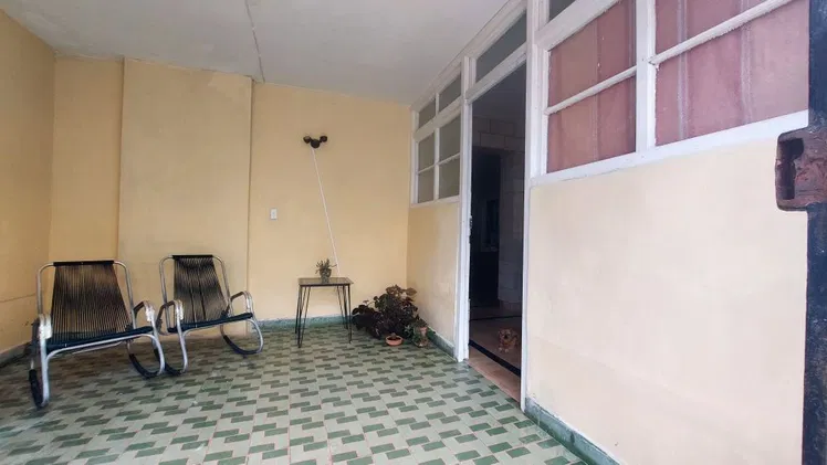 APARTAMENTO EN EL VEDADO,  PLANTA BAJA Y PUERTA A CALLE.