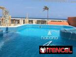 Disponible casa con piscina.  WhatsApp 5 8142662