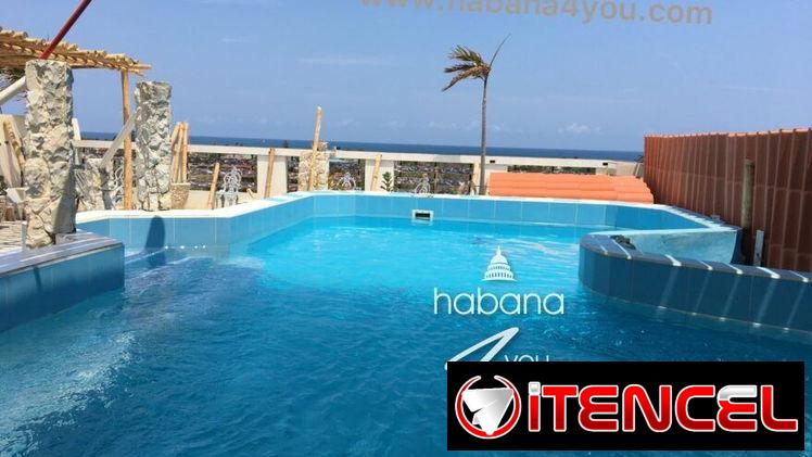 Disponible casa con piscina.  WhatsApp 5 8142662