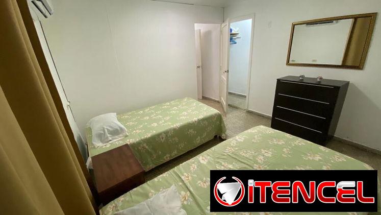 Se RENTA APTO INDEPENDIENTE EN EL VEDADO POR 27 Y N. 53880216