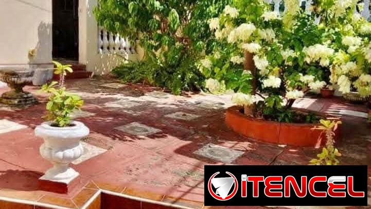 ESPECTACULAR CASA TOTALMENTE INDEPENDIENTE 🏡🏡🏡   La Víbora  10 de Octubre