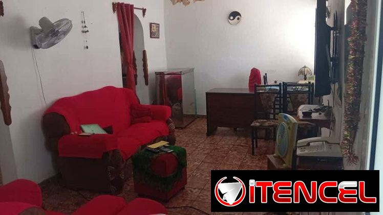 Apartamento de 2 Cuartos en 3er Piso en Edificio Micro Atípico cerca de Santa Catalina y Vento !!!