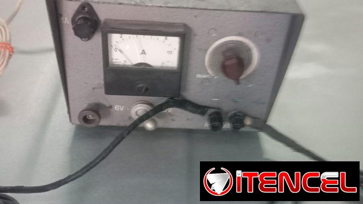 Vendo cargador de batería original de uso en buen estado.