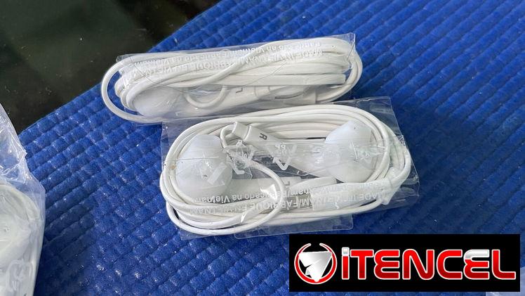 Audífonos manos libres de cables para móviles.