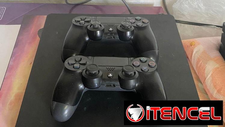 Vendo PS4 Slim‼️  Pirateado A La 12.0✅  2 Mandos🎮Originales Impecables👌🏽  Disco Duro De 500 GB💾Con Juegos Dentro🎯